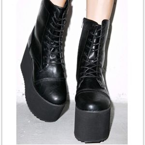 YRU TANQ PLATFORM BOOTS SIZE 6